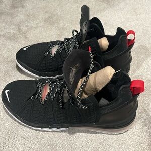 Lebron 18’s EUC. Very clean.